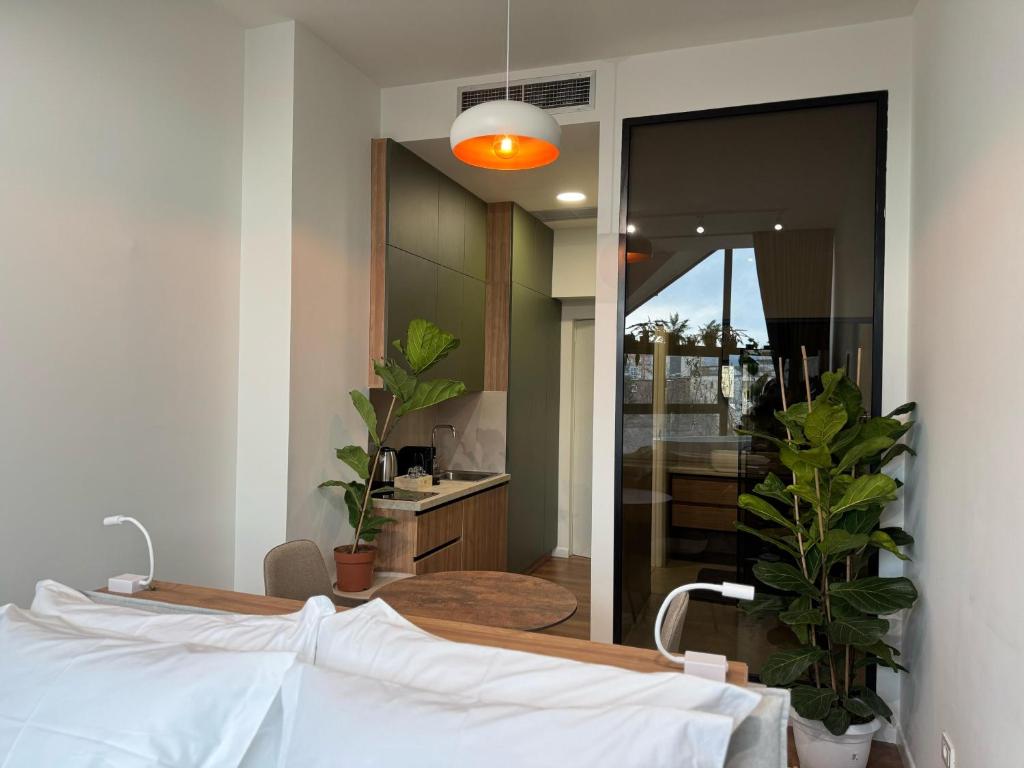 Postel nebo postele na pokoji v ubytování Moonlight Apartments Tirana
