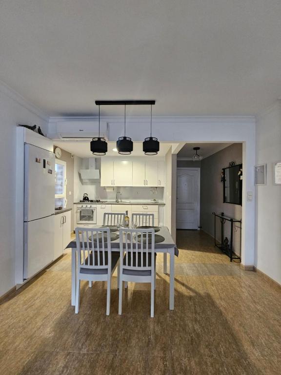 a kitchen with a table and chairs in a room at Apartamento en Salobreña in Salobreña