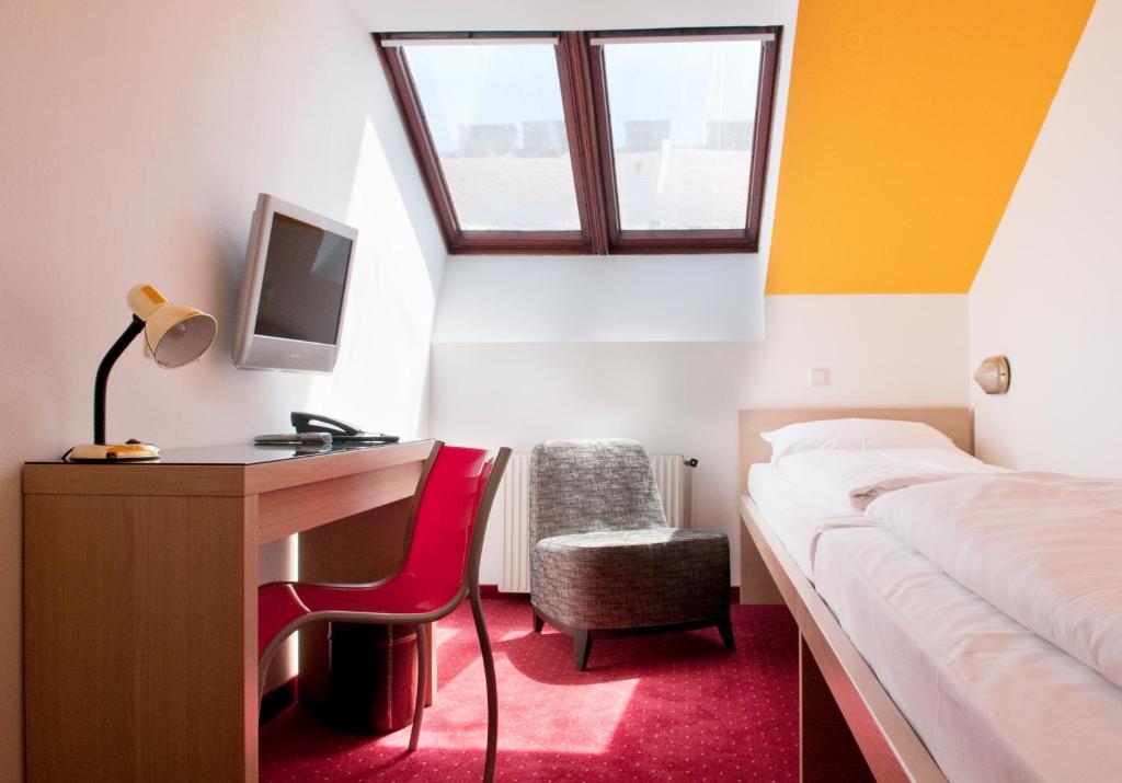 Postel nebo postele na pokoji v ubytování Hotel Kunsthof
