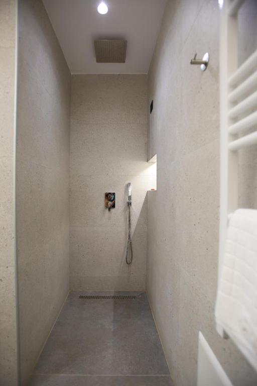 Koupelna v ubytování Charm Hotel