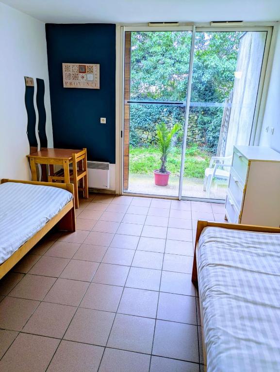 Auberge de Jeunesse HI Nîmes - Camera Doppia Con Bagno In Comune