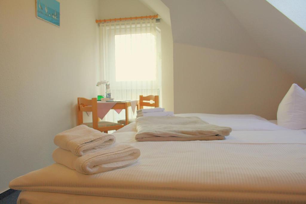 Postel nebo postele na pokoji v ubytování Hotel Nordwind