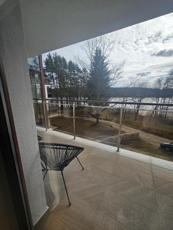 Balkón alebo terasa v ubytovaní Apartament Perła A20 nad jeziorem Pluszne