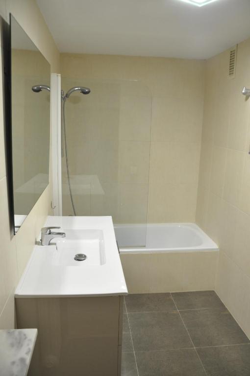 Kúpeľňa v ubytovaní www apartamentovaldivia es Parking incluido