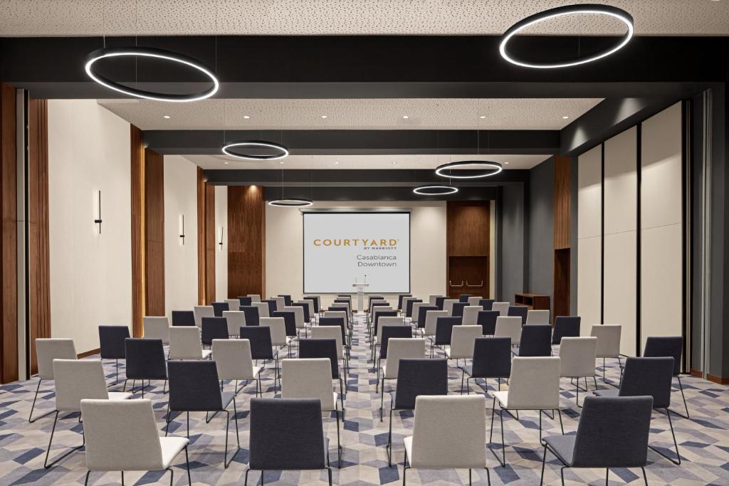 Courtyard by Marriott Casablanca Downtownにあるビジネスエリアまたは会議室