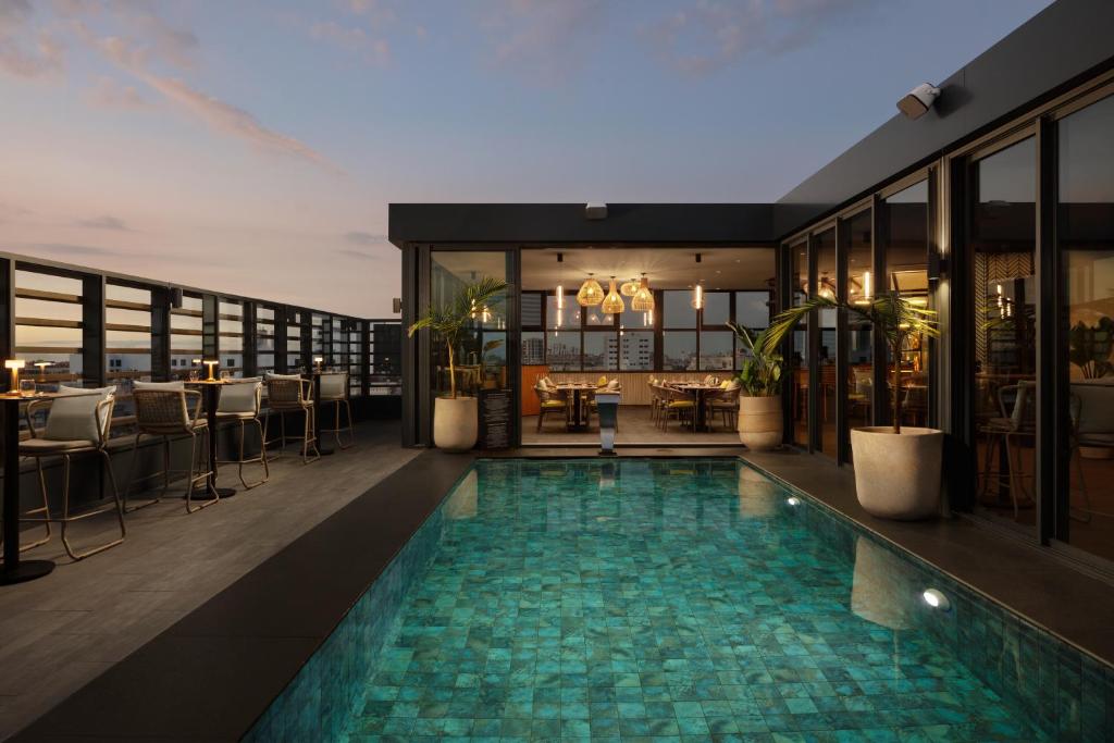 Courtyard by Marriott Casablanca Downtownの敷地内または近くにあるプール