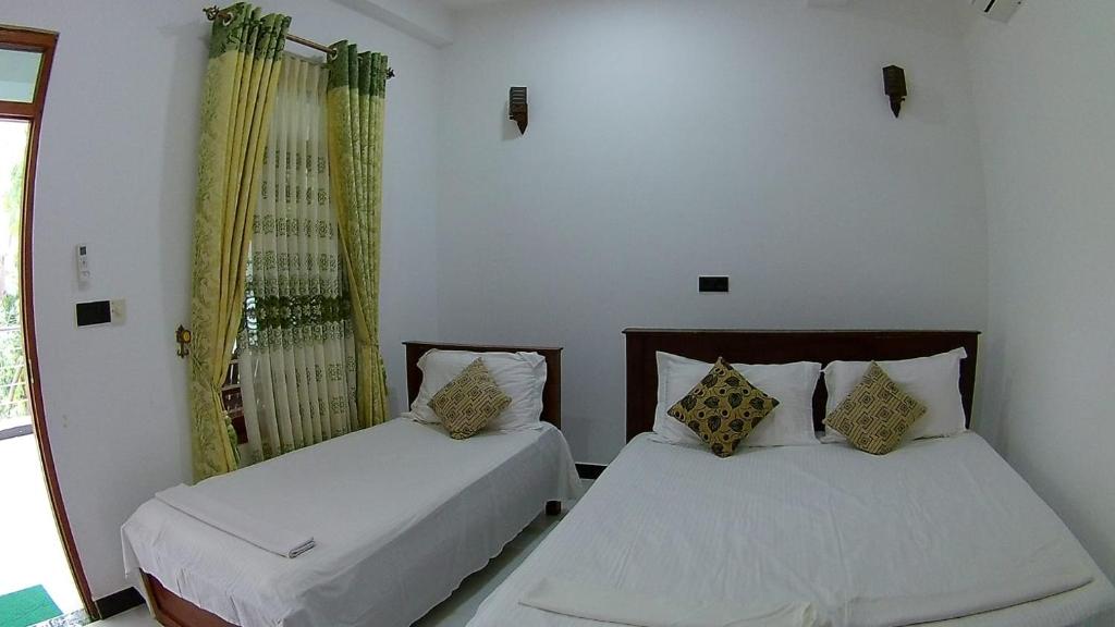 Postel nebo postele na pokoji v ubytování Sea Zone Hotel Nilaveli