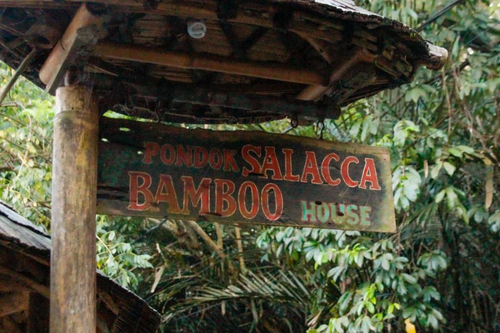 Certificato, attestato, insegna o altro documento esposto da Bamboohouse pondok salacca #salacca inn