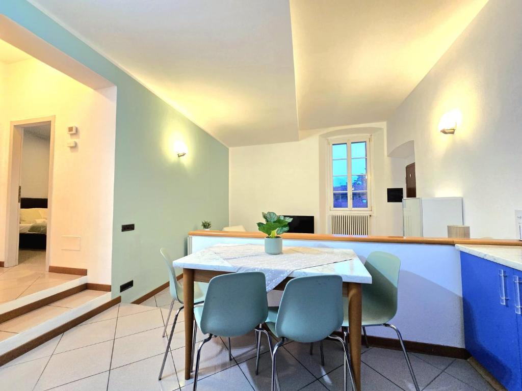 a kitchen and dining room with a table and chairs at Russomanno Apartments 6 in Como