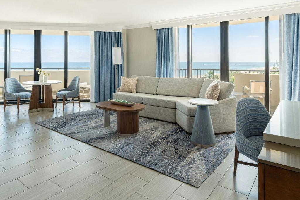 Posezení v ubytování Fort Lauderdale Marriott Harbor Beach Resort & Spa