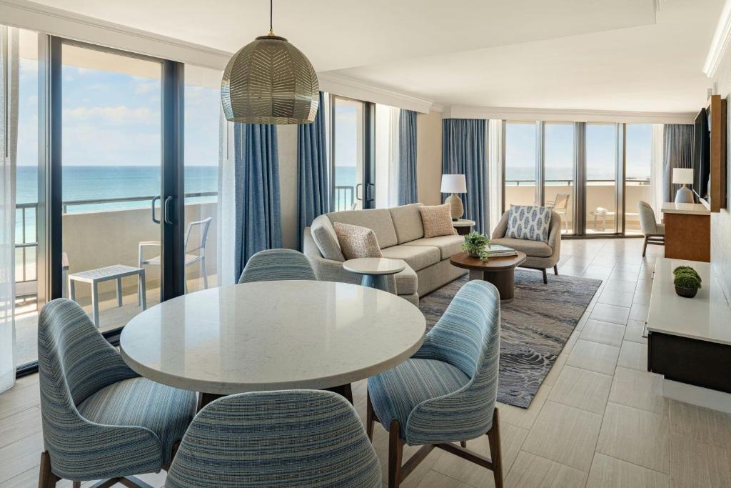 Posezení v ubytování Fort Lauderdale Marriott Harbor Beach Resort & Spa