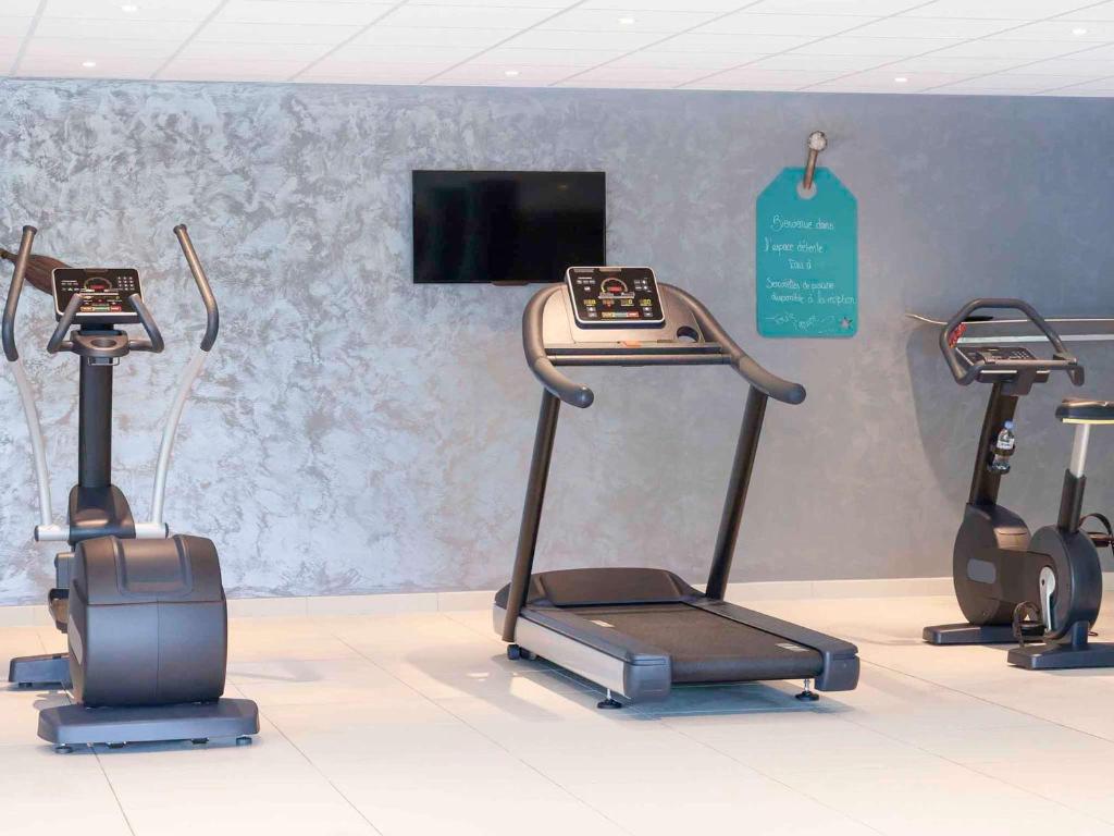 Fitness centrum a/nebo fitness zařízení v ubytování ibis Styles Vierzon
