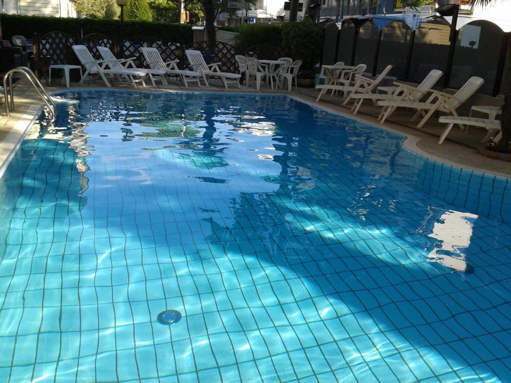 Bazén v ubytování Hotel Giglio nebo v jeho okolí