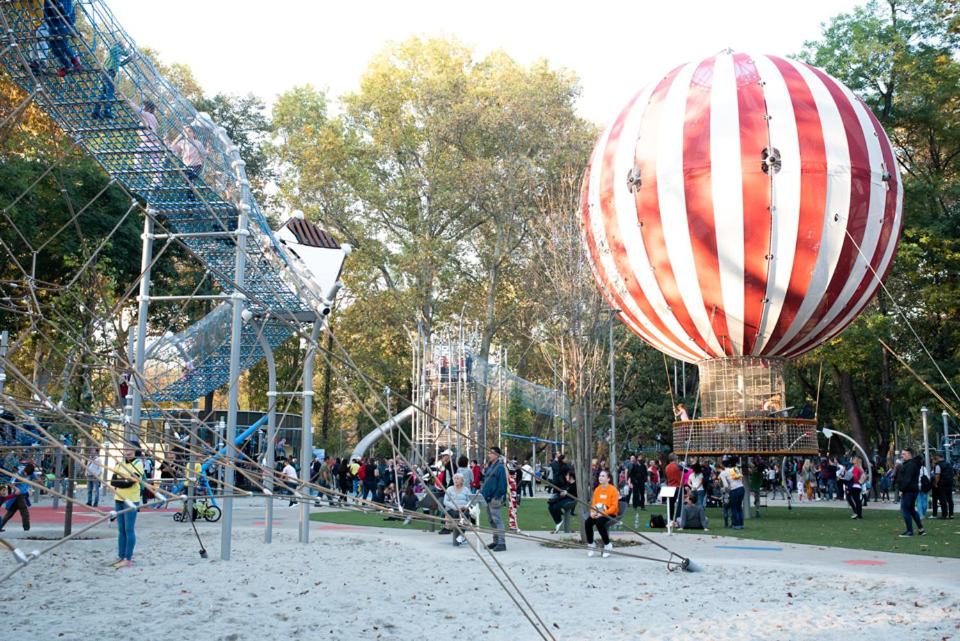 Hostia v ubytovaní Dembi at the Great City Park