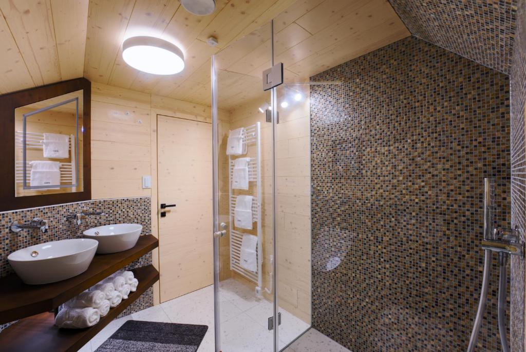 Koupelna v ubytování Luxury Alpine Chalet & Sauna Pinja - Velika Planina - I FEEL ALPS
