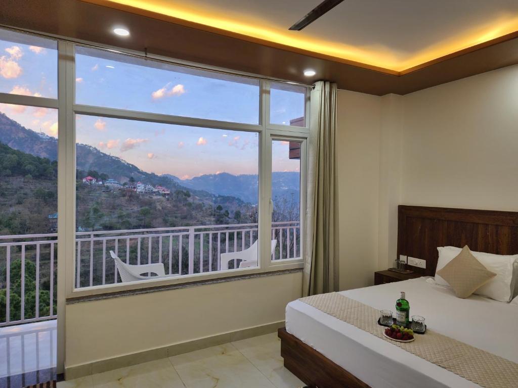 Nespecifikovaný výhled na hory nebo výhled na hory při pohledu z hotelu