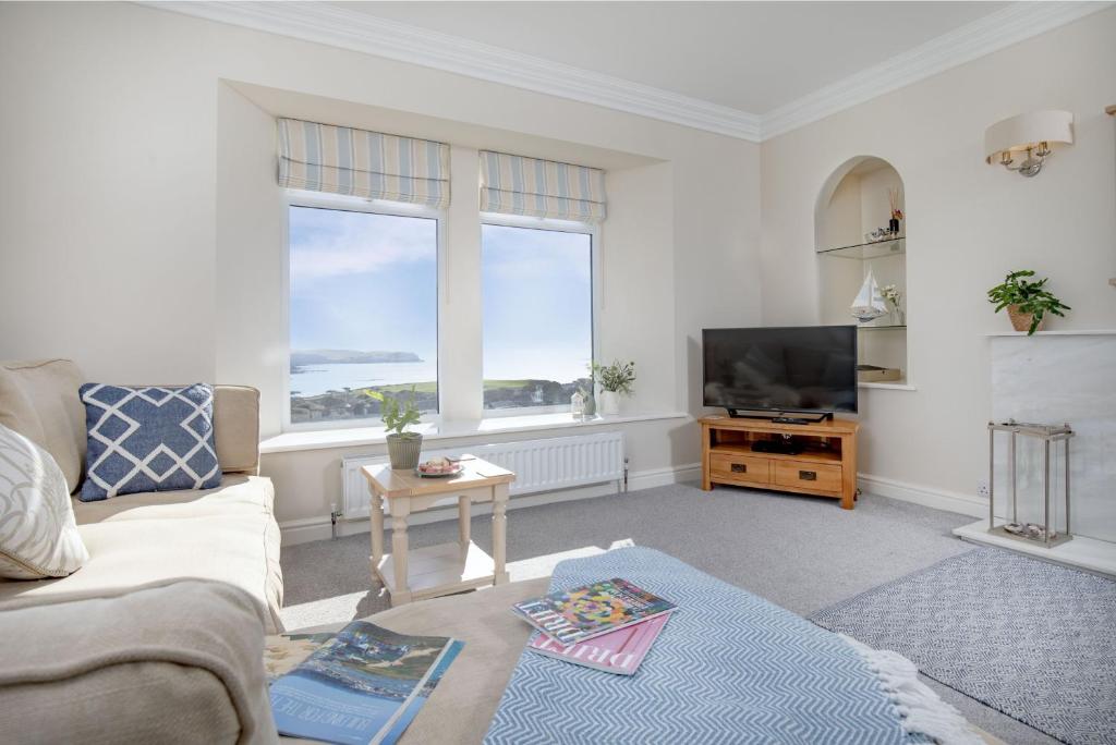 TV a/nebo společenská místnost v ubytování 5 The Downs