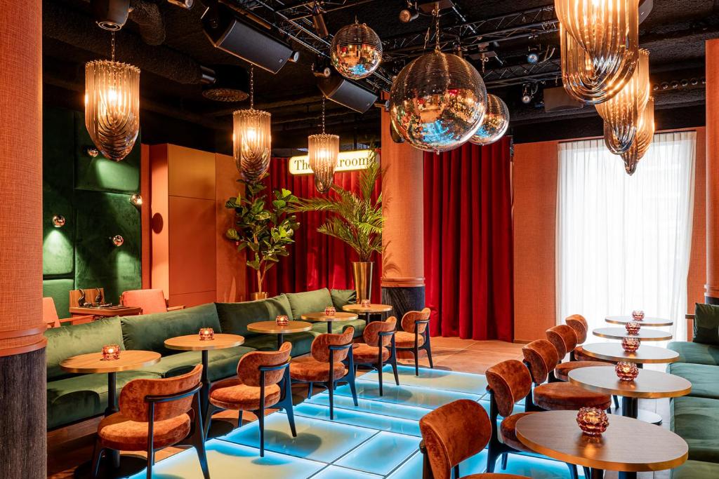 The Ostendian - Resim 20