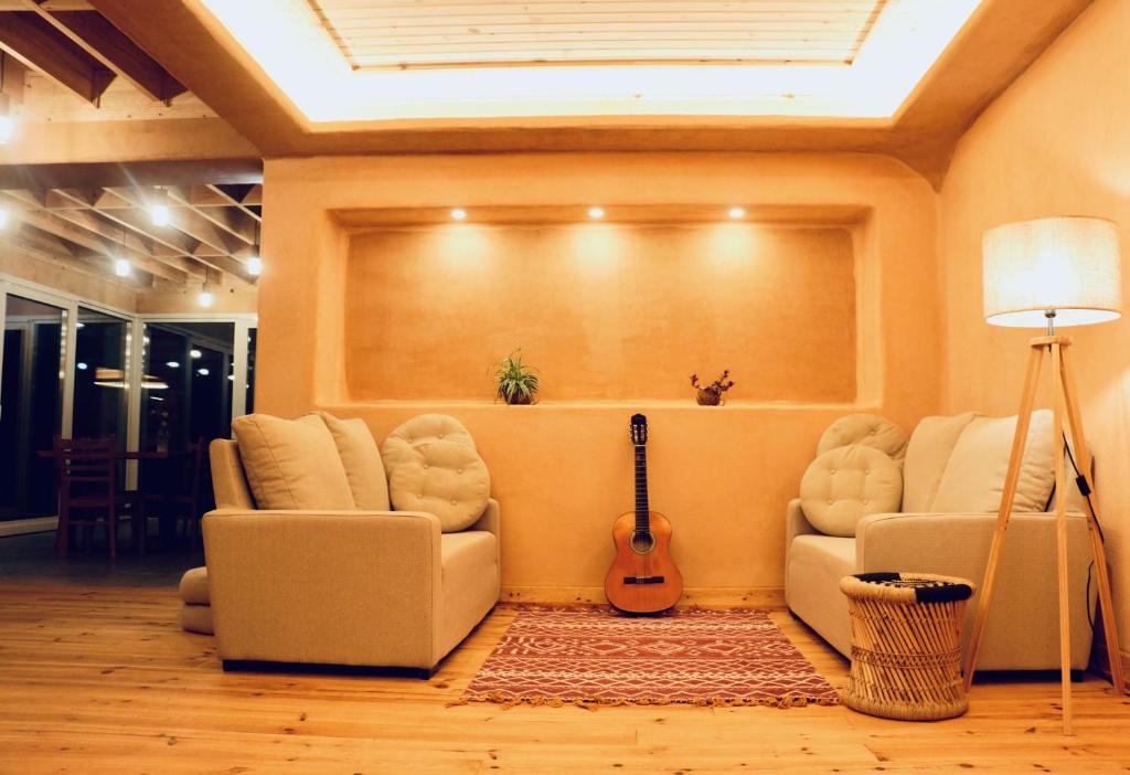Posezení v ubytování Ananda Guesthouse AL