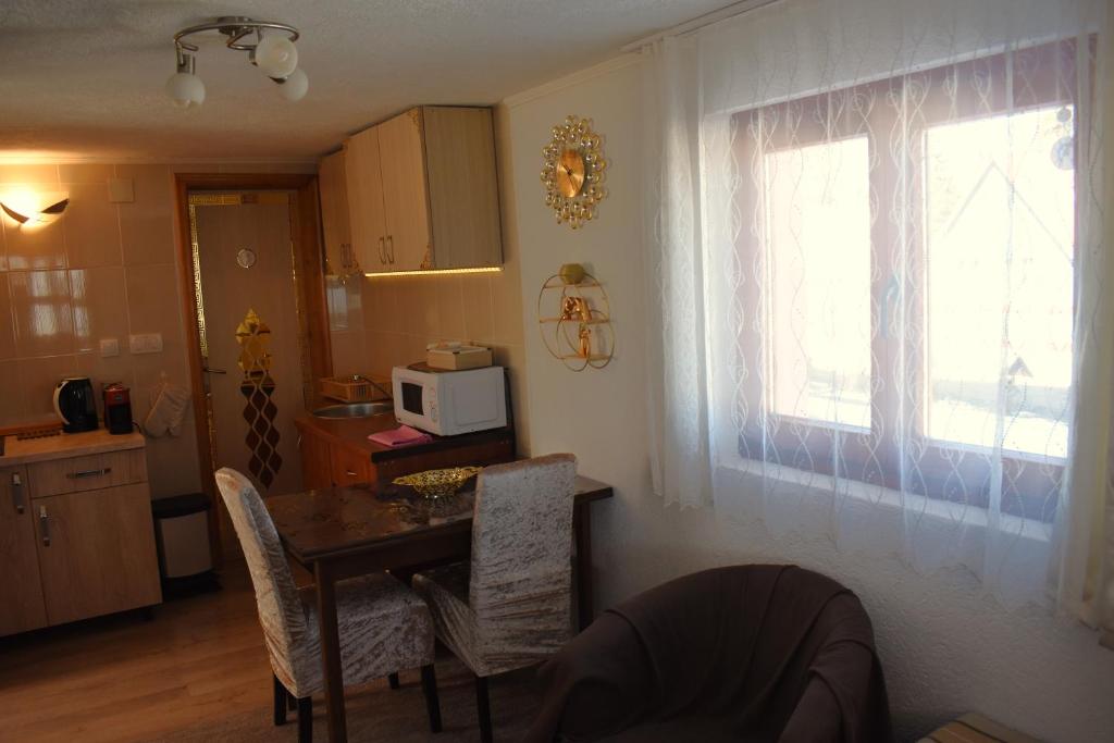 Kuchyň nebo kuchyňský kout v ubytování Šepić Accommodation