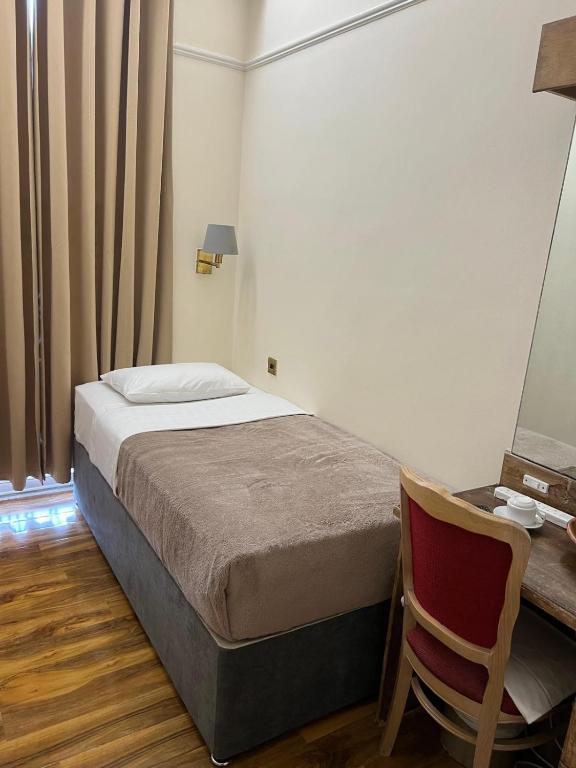 Postel nebo postele na pokoji v ubytování The Gresham Hotel