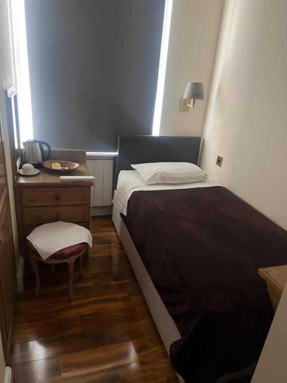 Postel nebo postele na pokoji v ubytování The Gresham Hotel