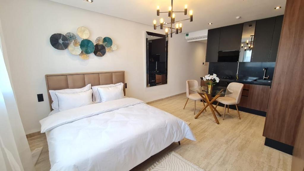 Postel nebo postele na pokoji v ubytování Green Suites Tunis