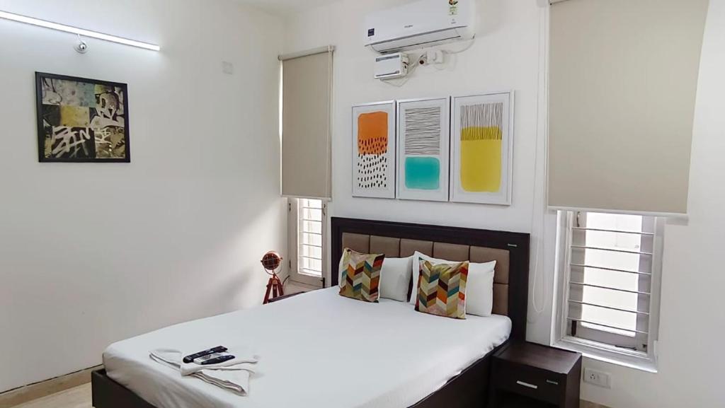 Katil atau katil-katil dalam bilik di BluO 1BHK Koramangala - Kitchen, Lift, Parking