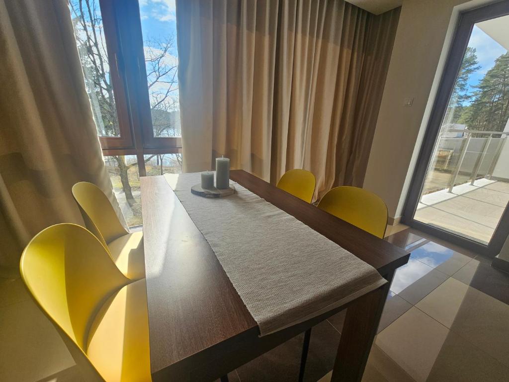 Posedenie v ubytovaní Apartament Perła A20 nad jeziorem Pluszne