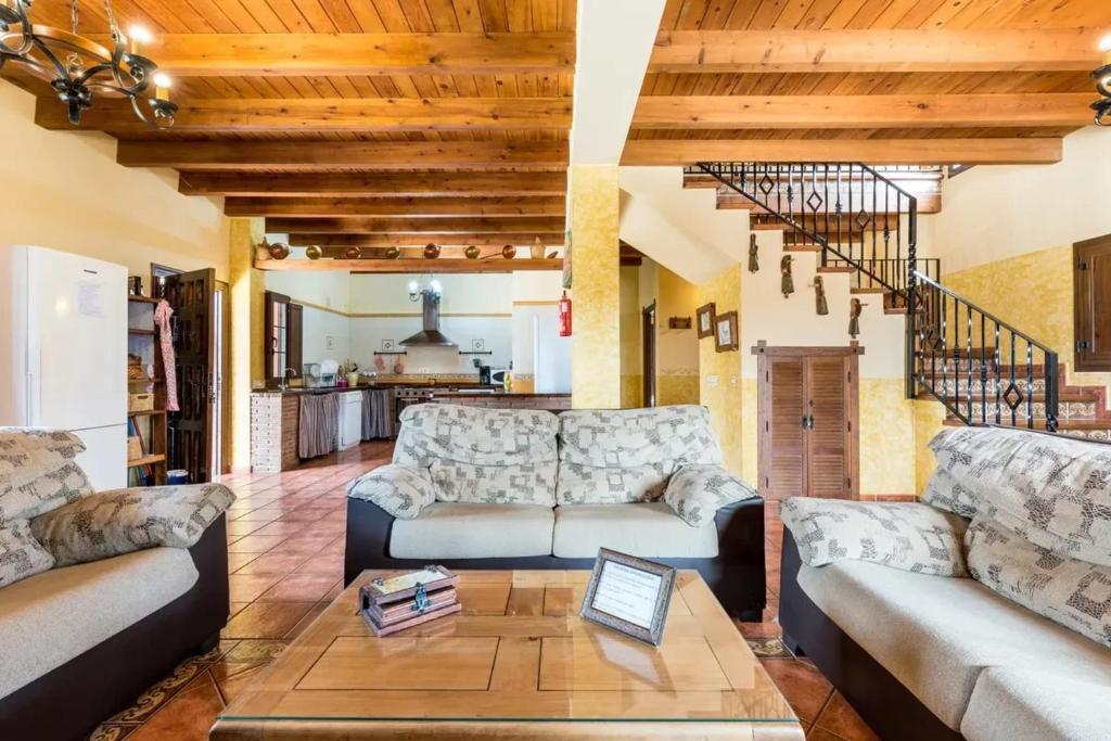 A seating area at Panoramic View Villa Almogía