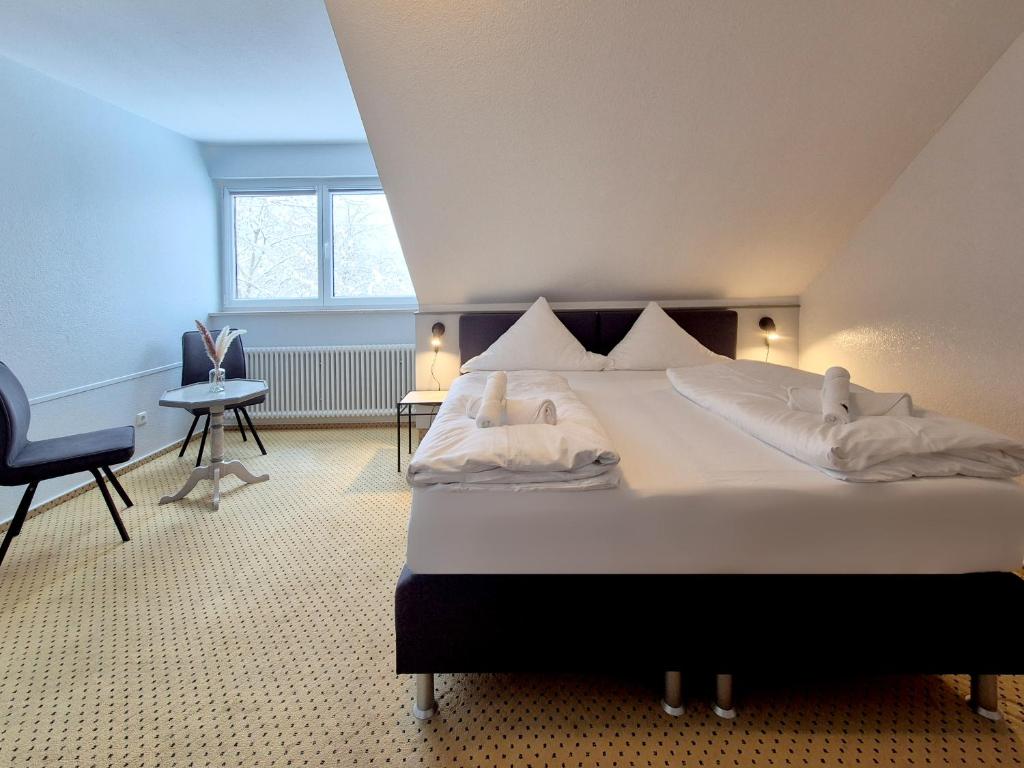 Postel nebo postele na pokoji v ubytování Hotel Schachener Hof