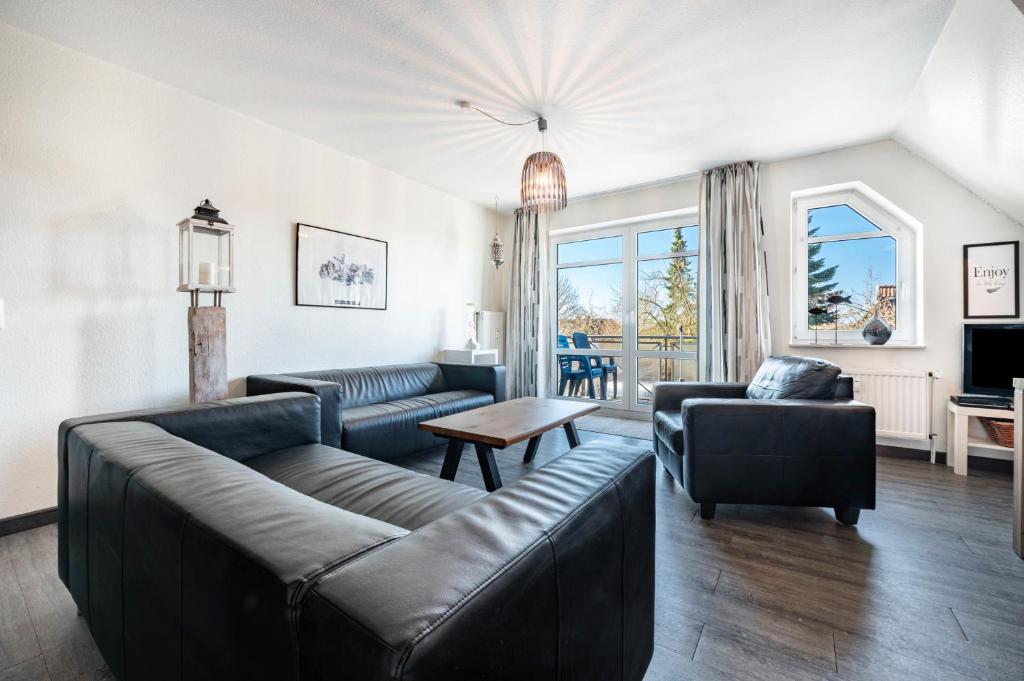 a living room with a couch and a table at Ferienwohnung Klein 'lütt hus' in Hooksiel