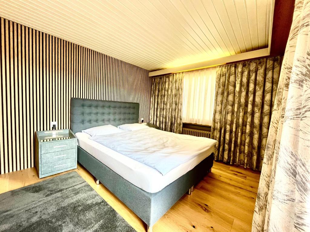 Postel nebo postele na pokoji v ubytování Seiler's Hotel