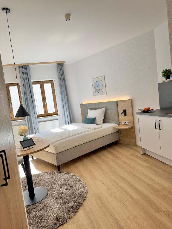 Postel nebo postele na pokoji v ubytování Living & Serviced Apartments by Blauer Wolf