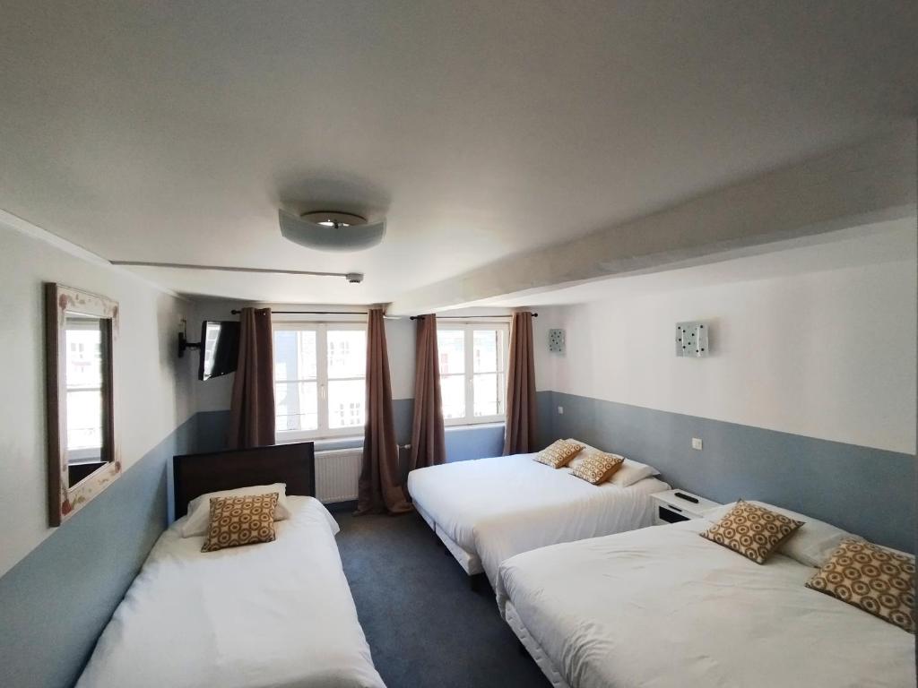 Postel nebo postele na pokoji v ubytování Les Cascades - Hôtel de Charme