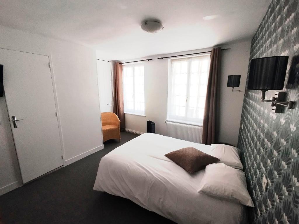 Postel nebo postele na pokoji v ubytování Les Cascades - Hôtel de Charme