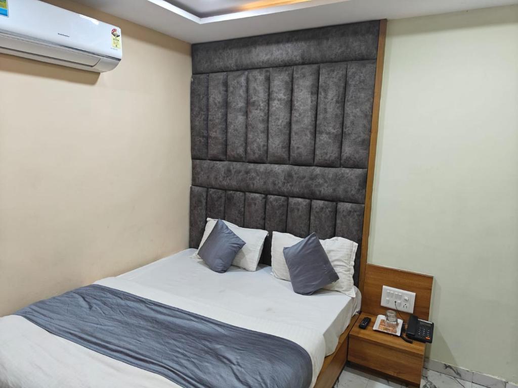 Postel nebo postele na pokoji v ubytování Hotel Royal King