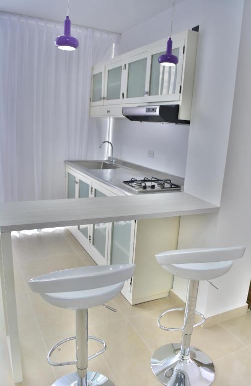 Kuchyň nebo kuchyňský kout v ubytování Monterosa Apartamentos Amoblados