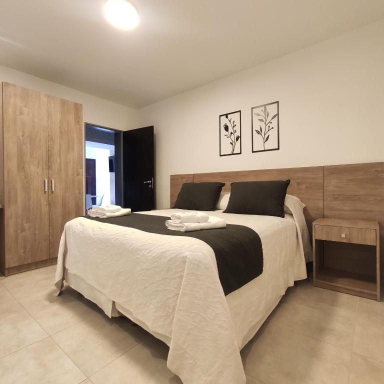 En eller flere senge i et værelse på Departamentos Arenales