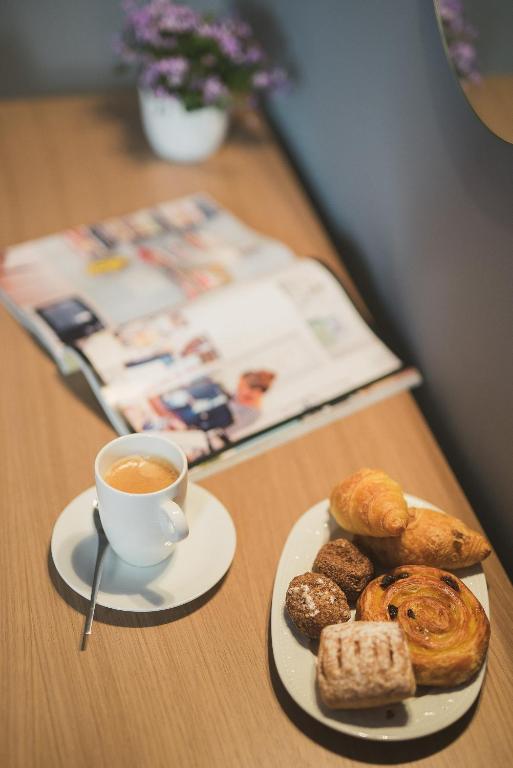 Bluebell Luxury Suites - 8