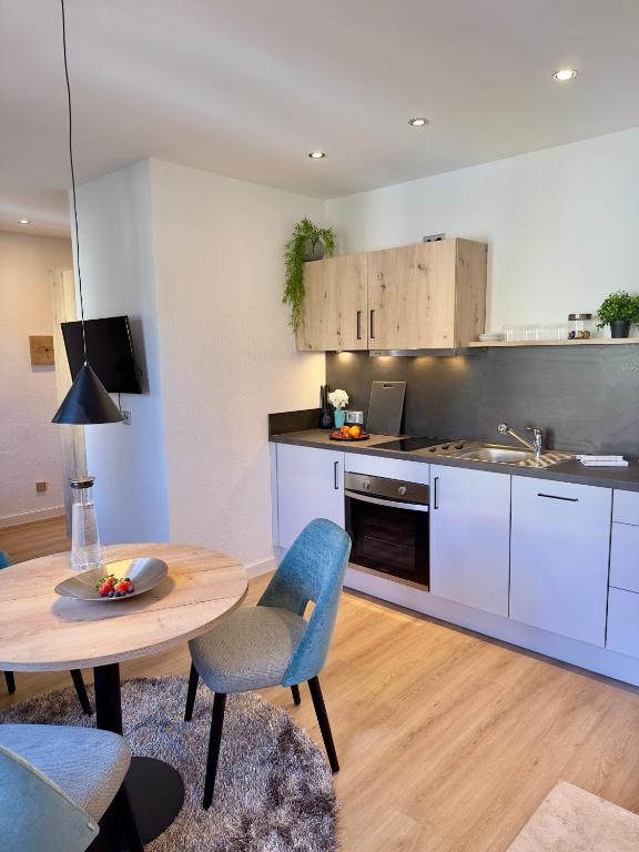 Kuchyň nebo kuchyňský kout v ubytování Living & Serviced Apartments by Blauer Wolf