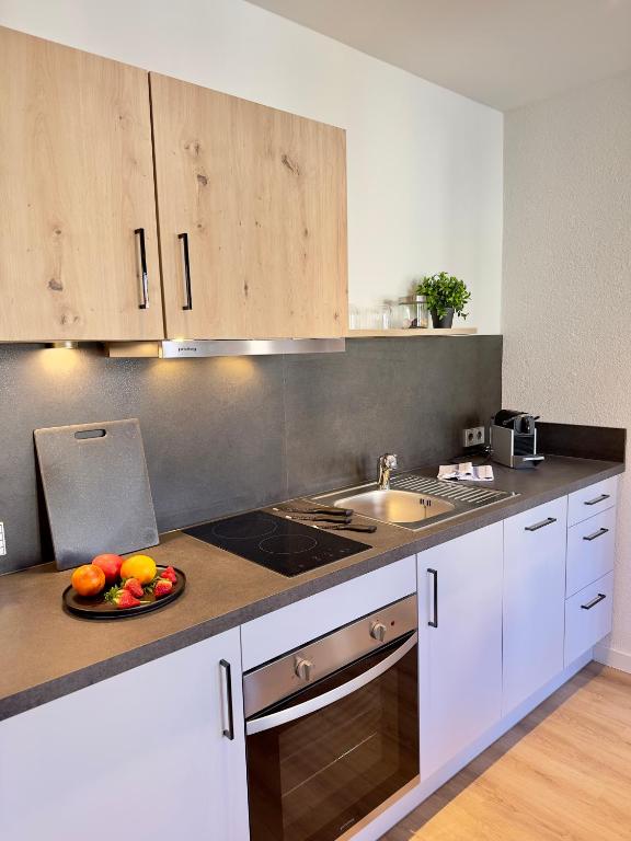 Kuchyň nebo kuchyňský kout v ubytování Living & Serviced Apartments by Blauer Wolf