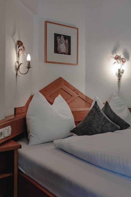 Postel nebo postele na pokoji v ubytování Appartements KATHRIN