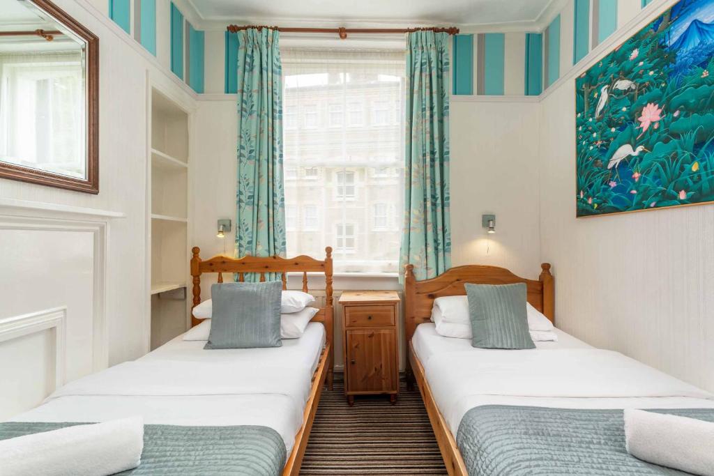 St Athans Hotel - Resim 11