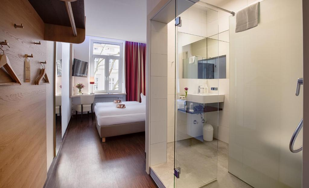 Postel nebo postele na pokoji v ubytování Hotel National