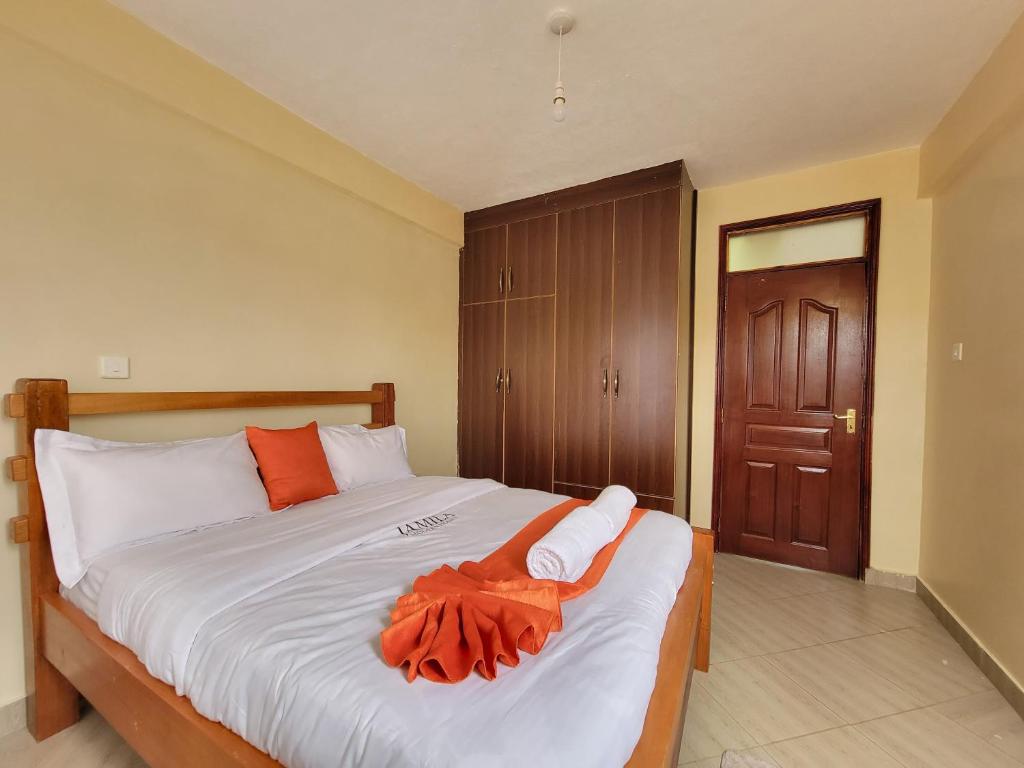 Postel nebo postele na pokoji v ubytování Jamila modern Homes Fully furnished 1 bedroom Nakuru Town