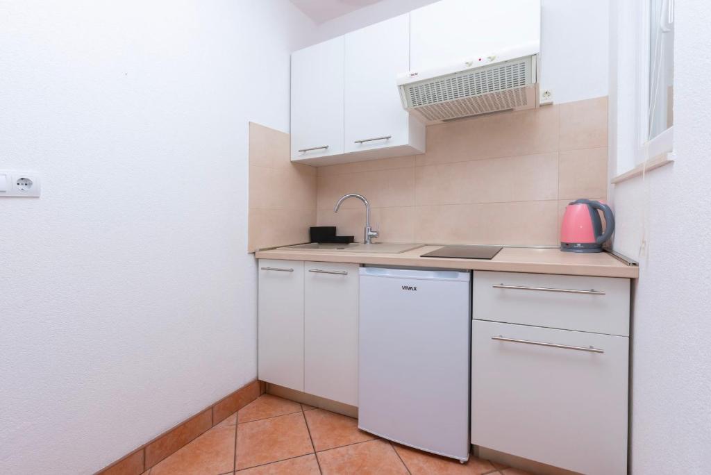 Kuchyň nebo kuchyňský kout v ubytování Apartments Marijo