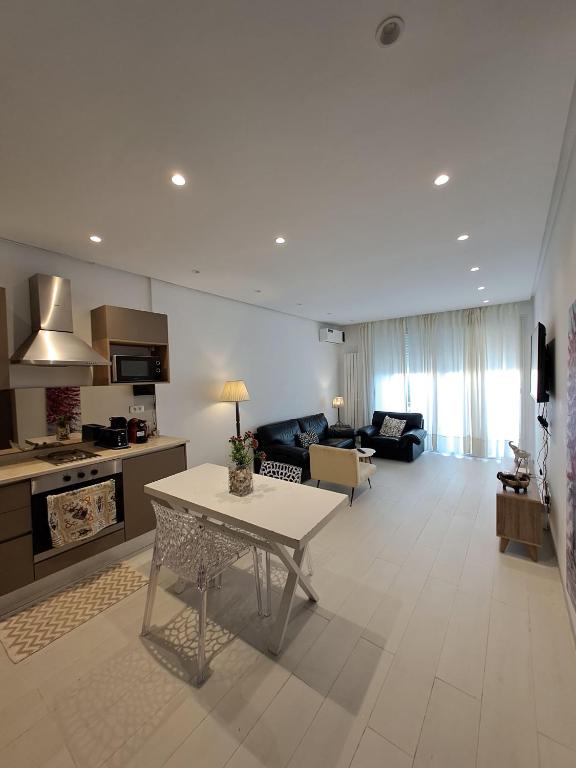 Dapur atau dapur kecil di Calme S1 avec Jardin dans un Hotel