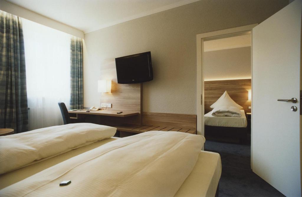 Postel nebo postele na pokoji v ubytování Hotel Jedermann
