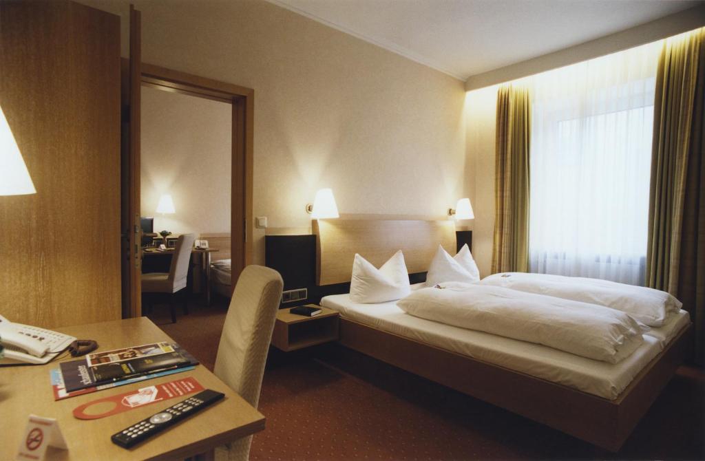 Postel nebo postele na pokoji v ubytování Hotel Jedermann